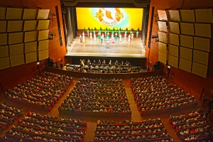 We start this week in Italy, where Shen Yun World Company kicked off the 2017 Europe tour with a sold-out three-performance run in Milan.

