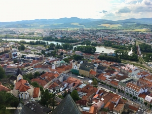 Skats uz gleznaino Trenčīnu.
