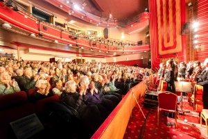 Shen Yun uzstājās arī Oksfordas Jaunajā teātrī kā vienā no 10 pilsētām turnejā pa Apvienoto Karalisti.